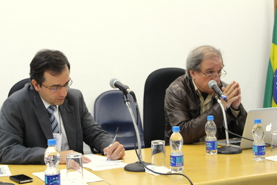 Historiador Aarão Reis e promotor Paulo Henrique durante conferência de abertura do II Encontro Nacional