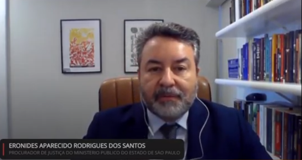 Promotor de Justiça Eronides dos Santos durante palestra