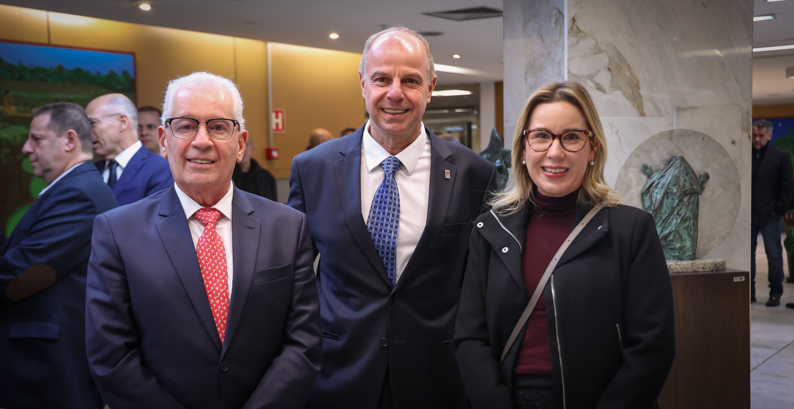 PGJ, Michel e Aline posam para foto