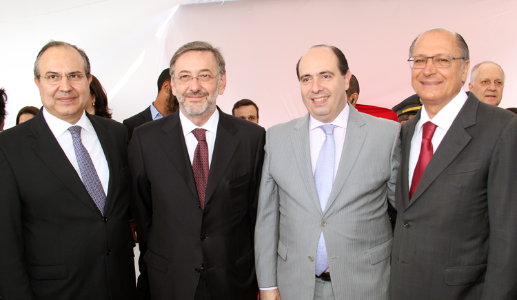 O Secretário de Segurança, Fernando Grella; o PGJ Márcio Elias Rosa; o Presidente do TJM, Paulo Casseb, e o Governador Geraldo Alckmin, na cerimônia na PM