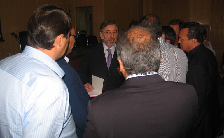 Procurador-Geral e representantes de municípios paulistas durante o evento