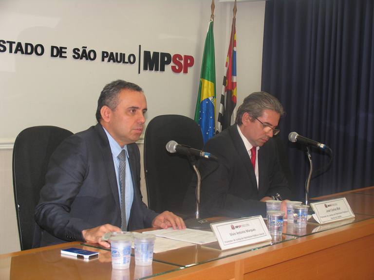 Dr. Silvio Antônio Marques e Dr. José Carlos Blat  durante coletiva de imprensa
